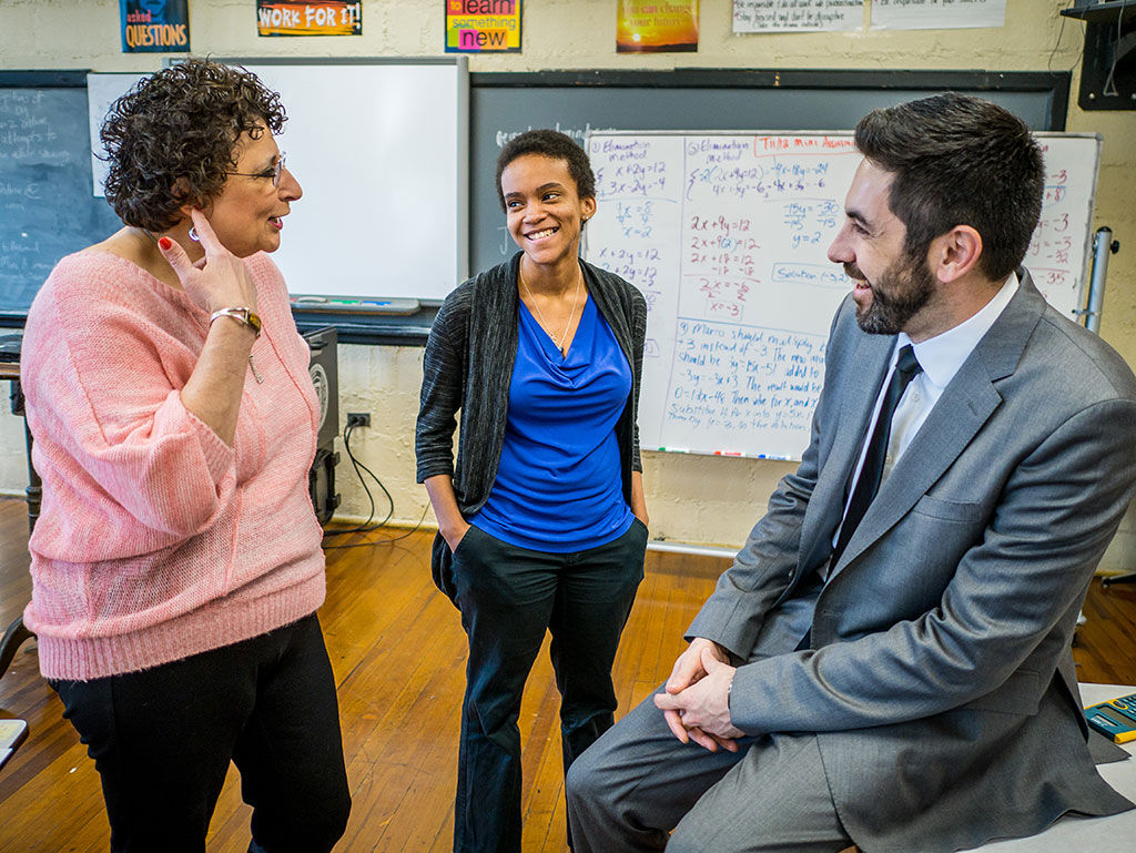 Janae Taylor speaking with Dave Scutari and Roseann Heyl.