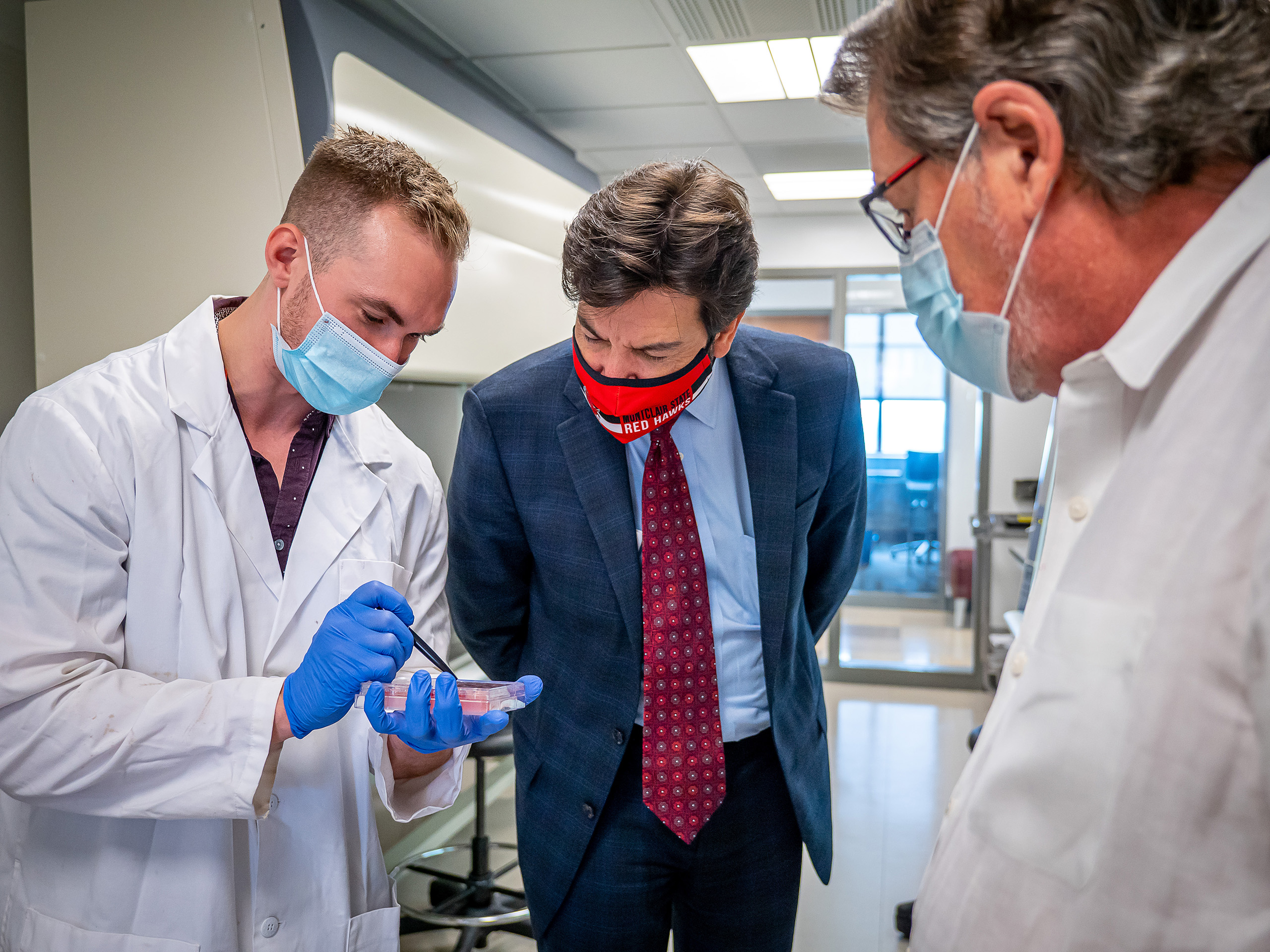 President Koppell meeting researchers at the Sokol Institute for Pharmaceutical Life Sciences