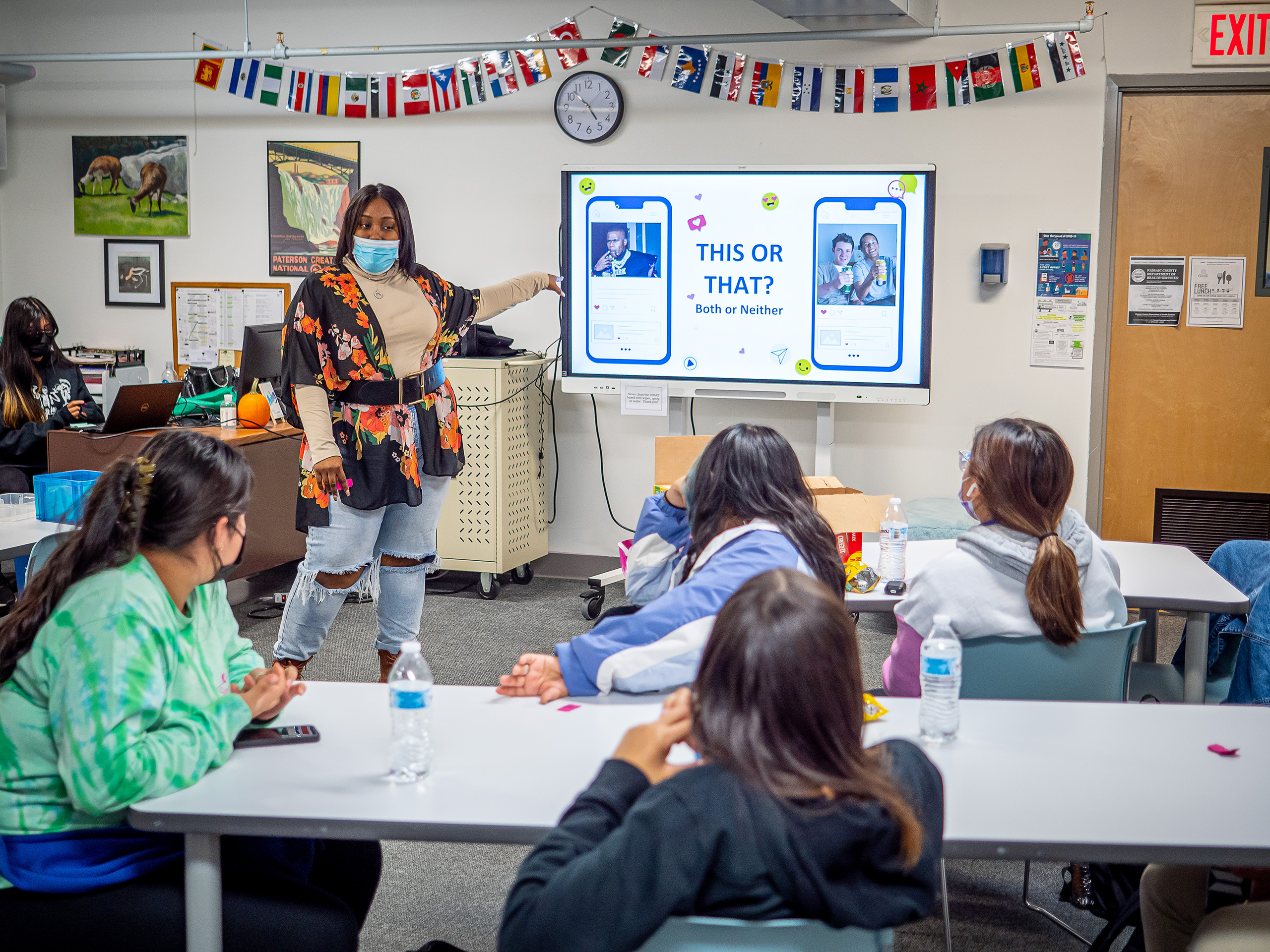 Wheatherly Almonte ’20 teaching an after school class at Oasis