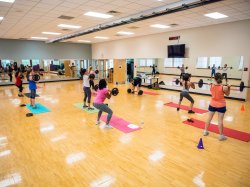 Group fitness class lifting weights