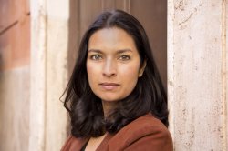 photo of jhumpa lahiri