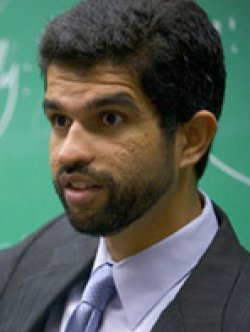 Aditya Adarkar teaching Honors students.