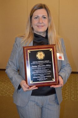 Enrica Fracchia Miller with an award
