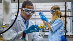 students in Richardson Hall chemistry lab