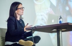 Bobbi Brown speaks to the crowd