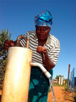 Toritseju Oyen pumping water