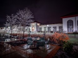 Outdoor seating area with ice
