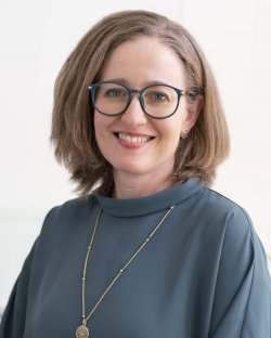 Carolyn Demefack