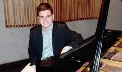 Alejandro Guillén at piano