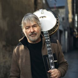 Headshot of Bela Fleck