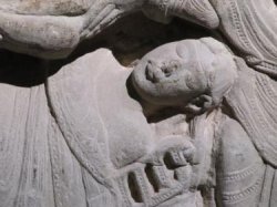Photo of Queen Blanca of Najera carved in stone