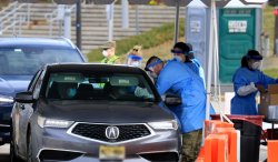 People in drive thru for coronavirus testing