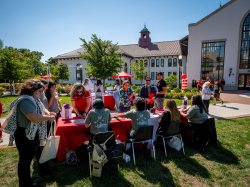 Bonner Leaders at table on campus