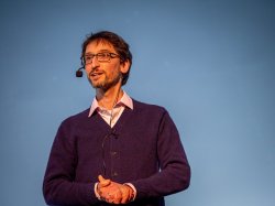 Professor Favata speaks at the Liberty Science Center.