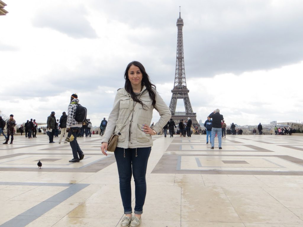 Student in front of Eifel Tower